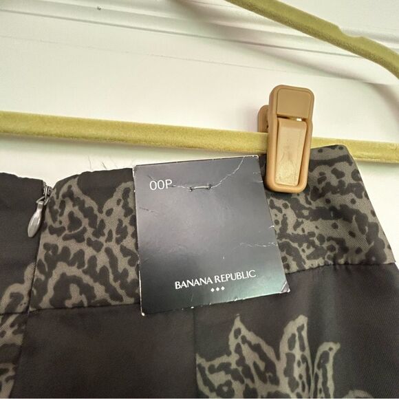 New, Banana Republic Paisley Print Pencil Skirt - Picture 5 of 6
